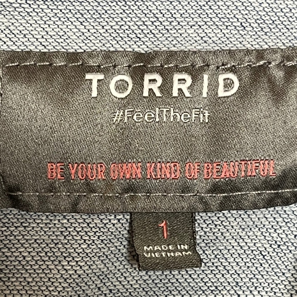 Torrid Frayed Hem Light Wash‎ Denim Jacket Torrid 1 / Plus 1X Trucker Distressed - Picture 5 of 6